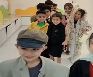 آواز شاد؛ به بچه ها تو مهد گفتن لباسای مامان باباشونو بپوشن بیان مدلینگ کنن دلت میره