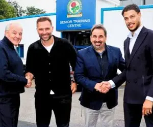 مهاجم سابق استقلال در انگلیس مدیر شد!