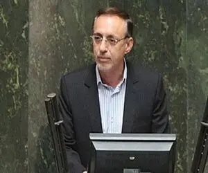 مجلس پای احقاق حقوق بازنشستگان ایستاده است 