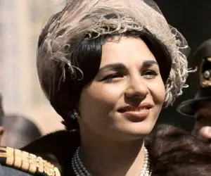 سفر به ایام قدیم سال 1340؛ مسافرت مجردی فرح دیبا در آبشار نوژیان لرستان