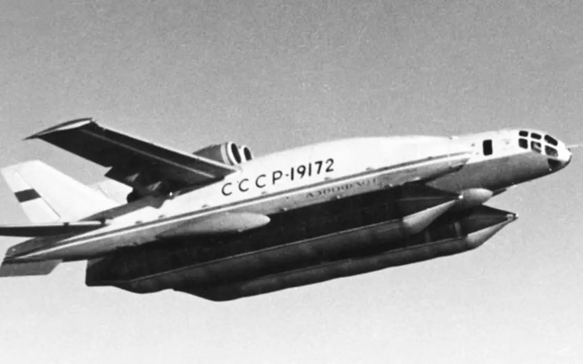 http___cdn.cnn.com_cnnnext_dam_assets_210125170537-vva-14-airplane-bw-1