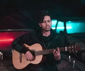 دانلود آهنگ دانیال هندیانی به نام من دلم تنگه Man Delam Tange | ویدیو
