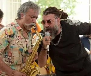 آواز ماندگار؛ علی انصاریان خدابیامرز چه آهنگی میخونه فقط استایل و حرکاتش حیف شد!