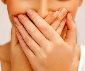 بوی بد دهان را چگونه از بین ببریم؟