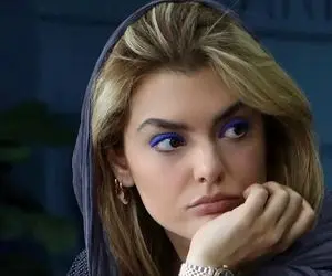 سلفی دنیا مدنی با دامن کوتاه در آسانسور همه را متعجب کرد!