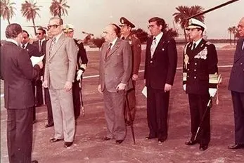 سفر به ایام قدیم دهه 50؛ نصیری، رئیس ساواک در کنار خانواده اش در منزل اعیانی