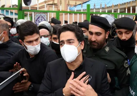 آوازخوانی همایون شجریان بر مزار پدرش که هیچ وقت قدیمی نمی شود