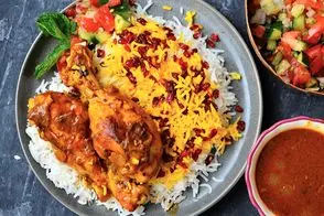 آشپزی حرفه ای؛ طرز تهیه زرشک پلو با مرغ / ترفند های گرفتن بوی زهم مرغ