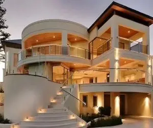 معماری خلاقانه؛ ویلای اعیونی ساخته چهار طبقه هر طبقه پارکینگ و استخر داره