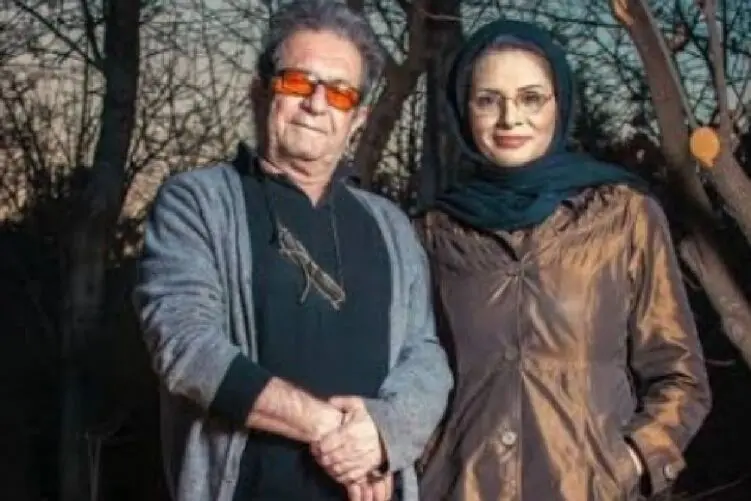 آواز خوانی داریوش مهرجویی با همراهی حسن پورشیرازی، رضا عطاران و حامد بهداد