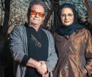 آواز خوانی داریوش مهرجویی با همراهی حسن پورشیرازی، رضا عطاران و حامد بهداد