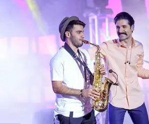 آواز پر احساس؛ حمید هیراد جلوی تماشاچی ها می خونه تا در میخانه رفتم در پی میخاریم