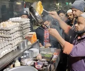 غذای خیابانی ؛ املت محبوب هندی ها که خیلی سریع آماده میشه و محبوب خیلی هاست 