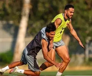 اوستون اورونوف در پرسپولیس تارتار روی نیمکت خواهد بود