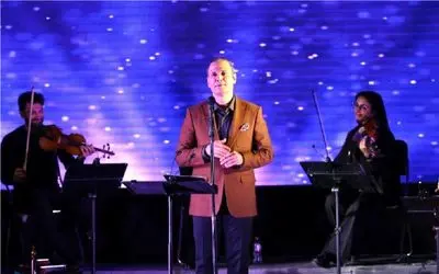 آواز پر طمطراق /علیرضا قربانی با خنده های تو از این فاصله کشت شیخ های دوبی را لرزوند