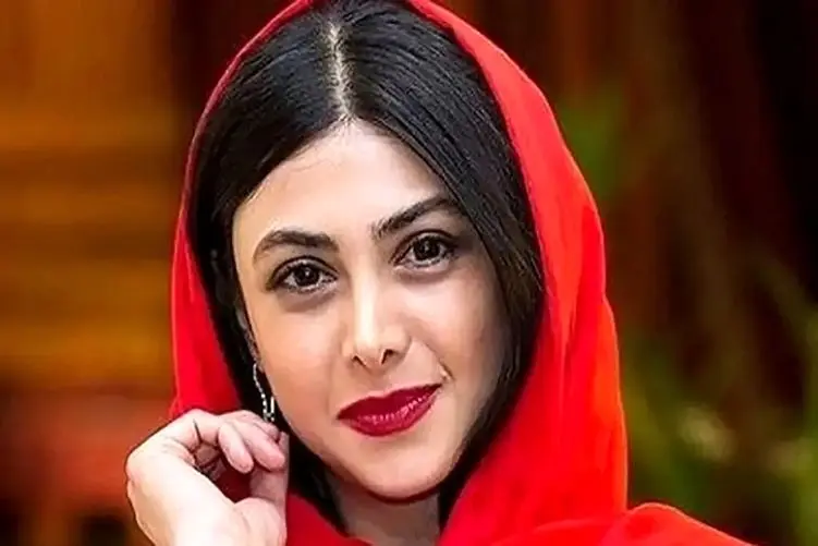 آواز شاد؛ اطوار هندی و موزون بازی آزاده صمدی؛ حضار ذوق زده شدن
