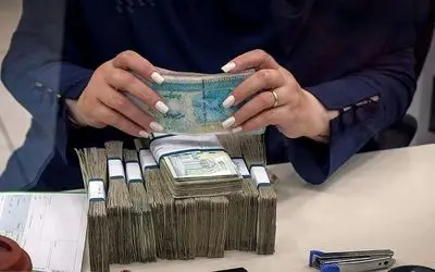 حقوق کدام گروه از کارمندان قرار است افزایش یابد؟