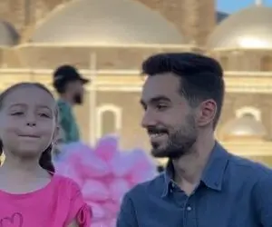 آواز احساسی؛ دخترک ناز عربی با حس آهنگ یارب العالمین رو خوند فقط برادرش بغض تو گلوشه