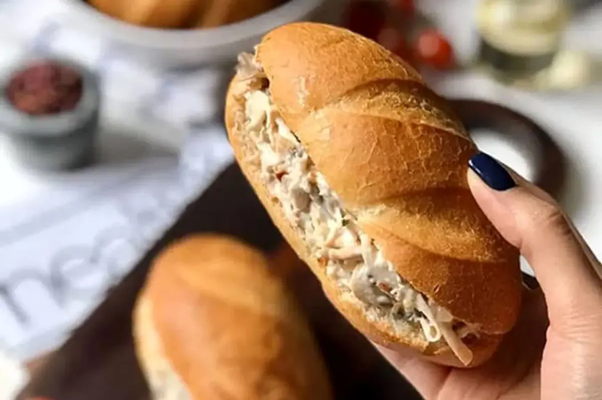 ساندویچ-مرغ-ریش-ریش-ساده