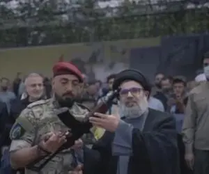 ویدئو منشتر شده حزب الله از جانشین سید حسن نصرالله/ بوسه بر اسلحه مقاومت