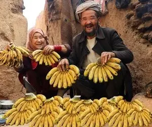 غذای موزی؛ موز رو تو ماهیتابه مثل سوسیس سرخ می کنن و یه سوخاری جذاب ازش درمیارن