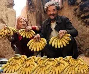 غذای موزی؛ موز رو تو ماهیتابه مثل سوسیس سرخ می کنن و یه سوخاری جذاب ازش درمیارن