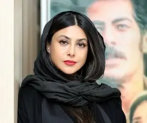 آواز معروفا؛ رقص سیامک انصاری که آزاده صمدی با باز کردن لامپ تو تراس بهش یاد داد