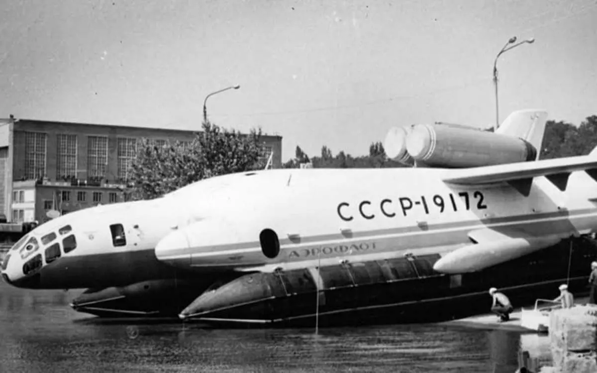 http___cdn.cnn.com_cnnnext_dam_assets_210125170815-vva-14-airplane-bw-3