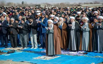 برگزاری نماز طلب باران در بستر خشکیده دریاچه هامون