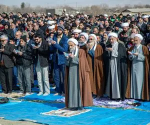 برگزاری نماز طلب باران در بستر خشکیده دریاچه هامون