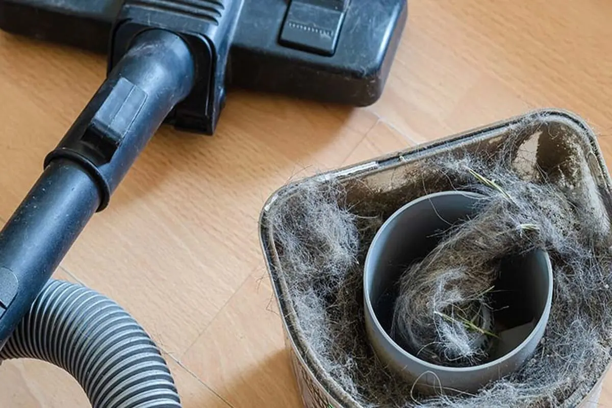 Cleaning-the-vacuum-cleaner-pipe