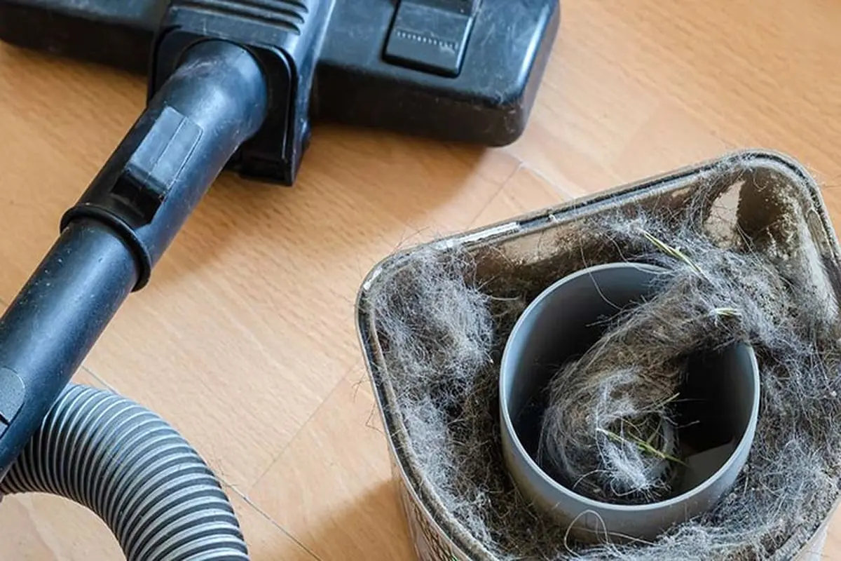 Cleaning-the-vacuum-cleaner-pipe