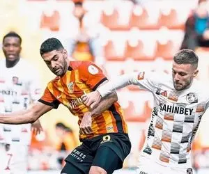 مذاکره مدیران جدید استقلال با علی کریمی