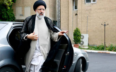 آیت‌الله رئیسی با شعار «دولتی مردمی برای ایرانی قوی» به صحنه انتخابات آمد