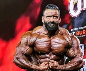 هادی چوپان در ایران چه ماشینی سوار می شود؟