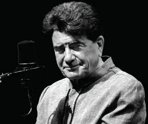 آواز ماندگار؛ استاد شجریان تصنیف آسمان عشق رو چنان با قدرت و حس خوند که حظ میکنی