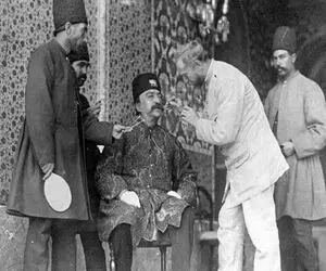 یک عکس یک روایت؛ ماجرای دندانساز فرنگی که دندان مبارک ناصرالدین شاه را پاک میکرد