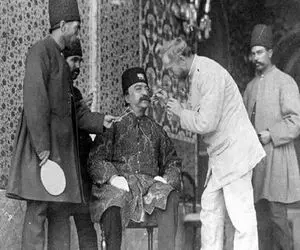 یک عکس یک روایت؛ ماجرای دندانساز فرنگی که دندان مبارک ناصرالدین شاه را پاک میکرد