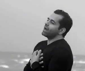 آواز دردمندانه؛ رضا بهرام تک و تنها رفته ساحل با خون میخونه و گریه میکنه