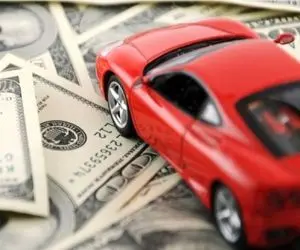 توقف معاملات خودرو در ایران با رسیدن دلار به 142 هزار تومان