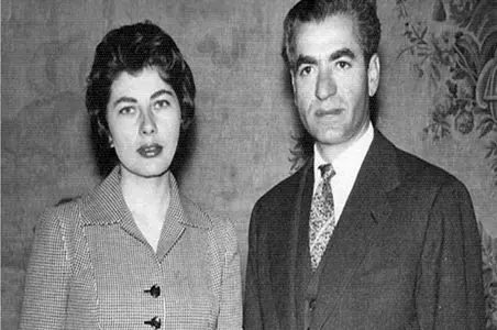 سفر به ایام قدیم سال 1331؛ سگ بازی ثریا و محمدرضا پهلوی در تفرجگاه خانوادگی