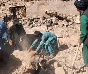 قابی دلخراش از انبوه جنازه‌ ها پس از زلزله در افغانستان 