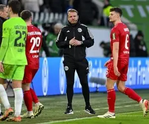 اتفاقی تاریخی در بوندسلیگا؛ تماشاگر عادی داور بازی شد! 