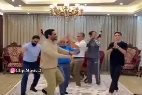 آواز شاد؛ نوه ها پدربزرگو روز تولدش دوره کردن کشوندن وسط میرقصن زنش سر میرسه خشک میشه