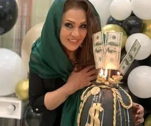 نسرین مقانلو با کیک تولد دلاری اش سوپرایز شد!