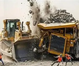 ابزارآلات غول پیکر؛ اپراتور بیل مکانیکی بعضی اسکیلاش قویه بعضیاش خونه خراب کن