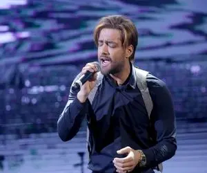 آواز احساسی؛ ماکان بند کنسرت جوری بچه نیستم خوند انگار جدی میخواد ثابت کنه گریه گرفته