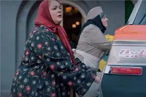 سکانس خندان؛ نعیمه نظام دوست با نگه داشتن ماشین و لوتی حرفیدنش همه رو روده بر کرد