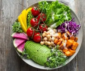 بهترین زمان برای شام خوردن کی است؟ نکاتی که اغلب فراموش می‌کنیم