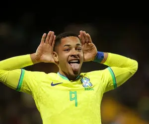 رقیب 18 ساله لواندوفسکی در راه بارسلونا